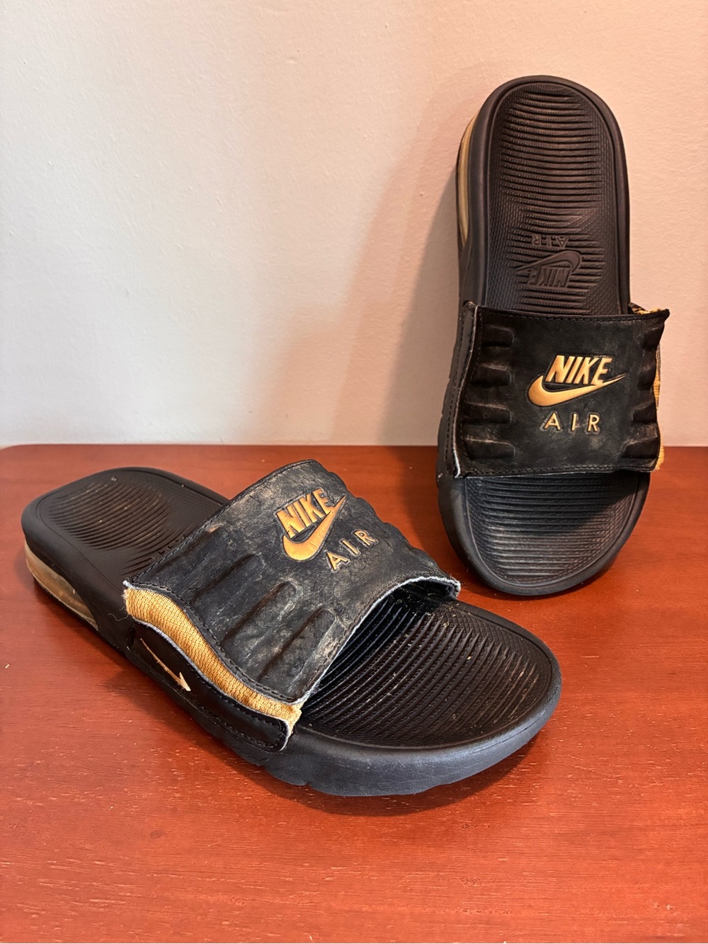 Nike Air Max Camden Slides Sandals Black Metallic Gold BQ4633-001 Women’s Sz 6